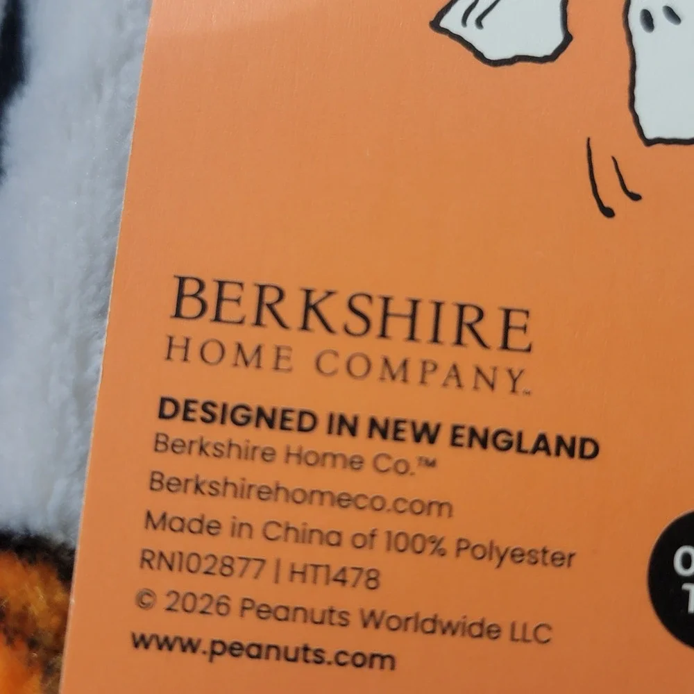 Peanuts‎ Snoopy Halloween Pumpkins VelvetLoft Throw Blanket Berkshire Home 60x70